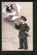 AK Mädchen In Hübschem Kleid Schaut Auf Jungen In Uniform Und Mit Zigarette Herunter  - Oorlog 1914-18