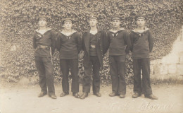 Kingdom Of SHS. Group Of Sailors With Daggers Posing Outside. - Guerra, Militares