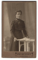 Fotografie Atelier Eder, Kempten, Junge Dame Im Kleid Mit Kreuzkette  - Anonymous Persons