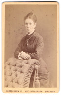 Fotografie N. Raschkow Jr., Breslau, Ohlauerstr. 4, Junge Dame Im Kleid Mit Amulett  - Anonymous Persons