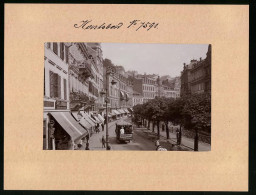 Fotografie Brück & Sohn Meissen, Ansicht Karlsbad, Sprudelstrasse Mit Geschäften Und Pferdekutschen Von Wilhelm Zent  - Places