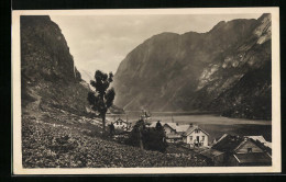 AK Gudvangen, Ortspartie Mit Fluss  - Norvège