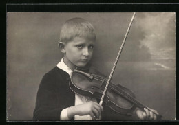 Foto-AK Kleiner Junge Im Anzug Spielt Auf Der Violine  - Musique Et Musiciens