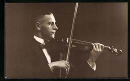 Foto-AK Jugendlicher Im Anzug Bei Der Violinenvorstellung  - Musique Et Musiciens