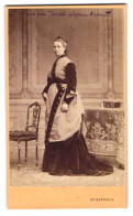 Fotografie Dr. Szekely, Wien, Portrait Gräfin Maria Tacoli-Wurmbrand Im Samtkleid Posiert Im Atelier  - Famous People