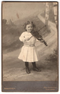 Fotografie Billström, Kiel, Portrait Niedliches Kleines Mädchen Spielt Die Geige / Violine Im Atelier  - Profesiones