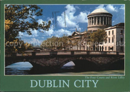 72577233 Dublin Ireland The Four Courts And River Liffey Bridge United Kingdom - Sonstige & Ohne Zuordnung