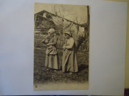 SWITZERLAND   POSTCARDS   ZURICH WOMENΑ  WORKERS IN LAND - Autres & Non Classés