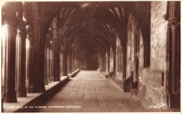 R329446 Canterbury Cathedral. East Walk Of The Cloister. Walter Scott. RP - Monde