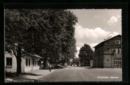 AK Ditzingen, Strassenpartie Am Bahnhof  - Ditzingen