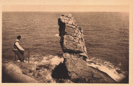 29-POINTE DU RAZ DE SEIN BAIE DES TREPASSE LE MENHIR-N°T5277-B/0365 - Other & Unclassified