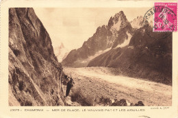 74-CHAMONIX MER DE GLACE LE MAUVAIS PAS ET LES AIGUILLES-N°T5277-E/0391 - Chamonix-Mont-Blanc