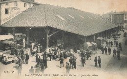 CPA La Côte Saint André-La Halle Un Jour De Foire-Timbre     L2908 - La Côte-Saint-André