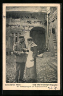AK Frau Begutachtet Das Eiserne Kreuz Ihres Gatten  - Guerre 1914-18