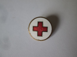 Etats-Unis Insigne Croix Rouge-Newark N.J. Vers 1950/USA-Newark N.J. Red Cross Badge 1950s,diam:16 Mm - Autres & Non Classés