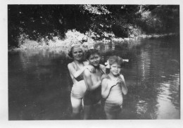 Photo Vintage Paris Snap Shop - Enfant Child Maillot De Bain Rivière - Personnes Anonymes