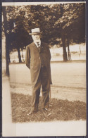 Carte Photo Neuve - Homme Se Promenant Dans Le Parc Du Cinquantenaire - Bruxelles Juin 1914 - Personnes Anonymes