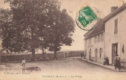CPA Vauban-La Place-Timbre     L2908 - Andere & Zonder Classificatie