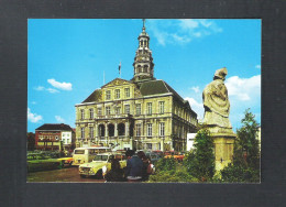 MAASTRICHT - MARKT - STADHUIS EN "MOOSWIEF"   (NL 10585) - Maastricht