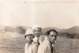 Photo Vintage Paris Snap Shop - Trio Fleuve River  - Personnes Anonymes