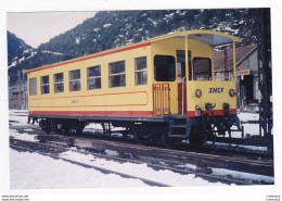 PHOTO Originale TRAINS Wagon Ou Voiture SNCF Voyageurs Avec Passerelle Du TRAIN JAUNE De CERDAGNE Non Datée - Trenes