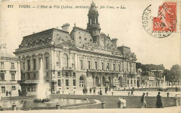 37 - Tours - L'Hotel De Ville Et Les Jets D'eau - Animée - Oblitération Ronde De 1919 - CPA - Voir Scans Recto-Verso - Tours