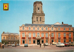 62 - Boulogne Sur Mer - L'Hôtel De Ville Et Le Beffroi  Au Fond Le Palais De Justice - CPM - Voir Scans Recto-Verso - Boulogne Sur Mer