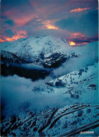 38 - Alpe D'Huez - Le Village D'Huez Et La Route De L'Alpe D'Huez Au Coucher Du Soleil - CPM - Voir Scans Recto-Verso - Sonstige & Ohne Zuordnung