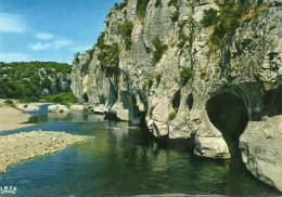 CPM - D1 - ARDECHE - LES FALAISES CREUSES DU CHASSEZAC A CASTELJAU - MAZET PLAGE - Autres & Non Classés