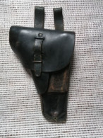 UN HOLSTER DE CEINTURE - Equipement