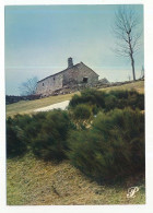 CPSM / CPM 10.5 X 15 Prestige CEVENNES Vieille Bâtisse Et Sa Cheminée Au Sommet D'une Colline - Languedoc-Roussillon