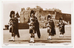 CPSM / CPM  9 X 14 Ecosse (G1) Pipers, Edinburgh Castle  Cornemuse  Château D'Edimbourg - Other & Unclassified