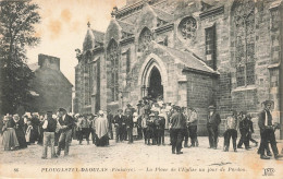 PLOUGASTEL DAOULAS : LA PLACE DE L'EGLISE UN JOUR DE PARDON - Plougastel-Daoulas