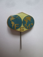 Insigne Federation Syndicale Mondiale Vers 1970,taille=25x18 Mm/World Trade Union 1970s Badge,size=25x18 Mm - Associazioni