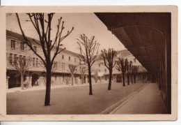 Carte Postale Ancienne Niort - Lycée De Jeunes Filles. Cour - Niort