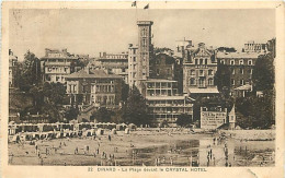 35 - Dinard - La Plage Devant Le Crystal Hotel - Scènes De Plage - Oblitération Ronde De 1932 - CPA - Voir Scans Recto-V - Dinard