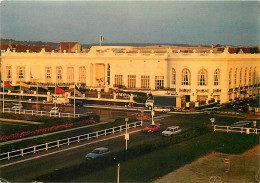 14 - Deauville - Au Centre De La Terrasse De Deauville, Le Casino, D'une Architecture Insiprée De Trianon (1912) - Autom - Deauville