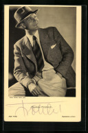 AK Schauspieler Gustav Fröhlich In Anzug Mit Hut Und Freundlichen Lächeln, Mit Original Autograph  - Acteurs