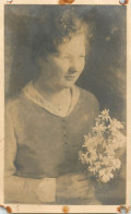 Social History Souvenir Real Photo Woman Flower Bouquet Coiffure - Photographs