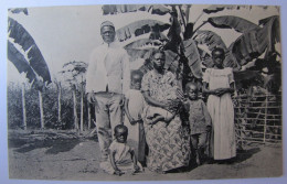 CONGO BELGE - MOANDA - Famille Chrétienne - Congo Belga