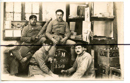 Carte Photo .CPA. Militaire. .BOURGES. Soldats Qui Posent Pour La Photo. - Fotografie