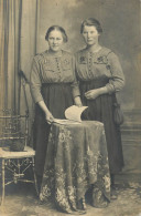 Social History Souvenir Real Photo Elegant Women Dressed Alike - Photographie