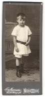 Fotografie F. Maesser, Wernigerode, Kleiner Junge In Weisser Kleidung  - Personnes Anonymes