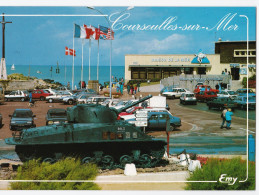 Courseulles-sur-Mer - La Place Du 6 Juin (char Sherman Au 1er Plan) - Courseulles-sur-Mer