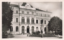 SAINT JULIEN EN GENEVOIS : LA MAIRIE ET LEMONUMENT AUX MORTS - Saint-Julien-en-Genevois