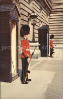 72136612 London Irish Guards On Sentry Duty At Buckingham Palace - Altri & Non Classificati