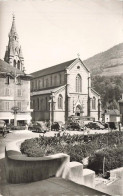 ALLEVARD LES BAINS : LA PLACE ET L'EGLISE - Allevard