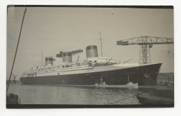 44  SAINT NAZAIRE  1935    PHOTO DU   "NORMANDIE "SUR LE QUAI  D ARMEMENT  PRES  DE  LA  GRUE  TITAN  A ST NAZAIRE - Bateaux