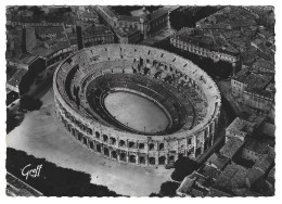 30 Nimes - Les Arenes - Vue Aerienne - Nîmes