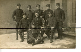 Carte Photo. DROME. D26. Grignan . Soldats Qui Posent Pour La Photo. - Valence